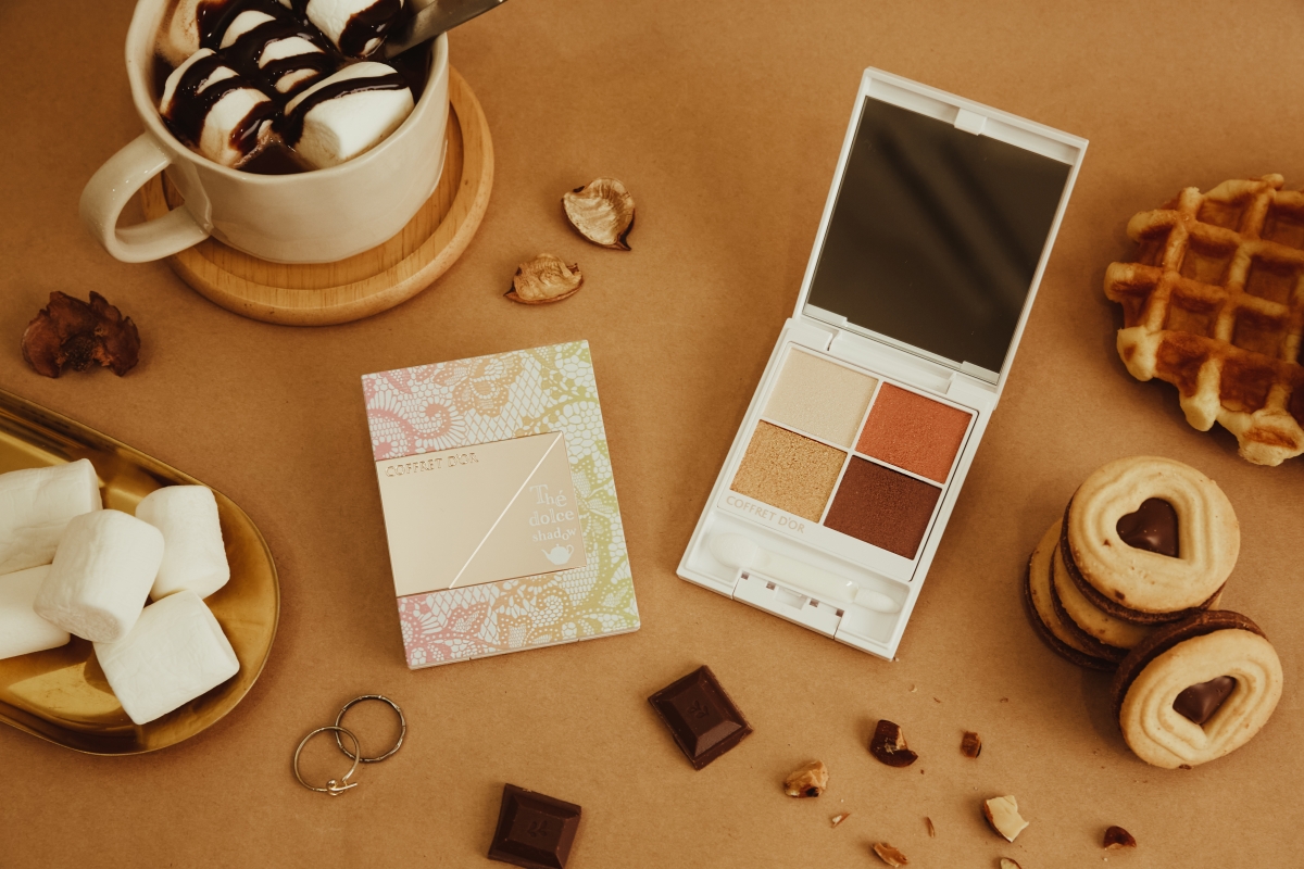 佳麗寶COFFRET D’OR 燕麥奶茶系彩漾眼影,NT$1,050