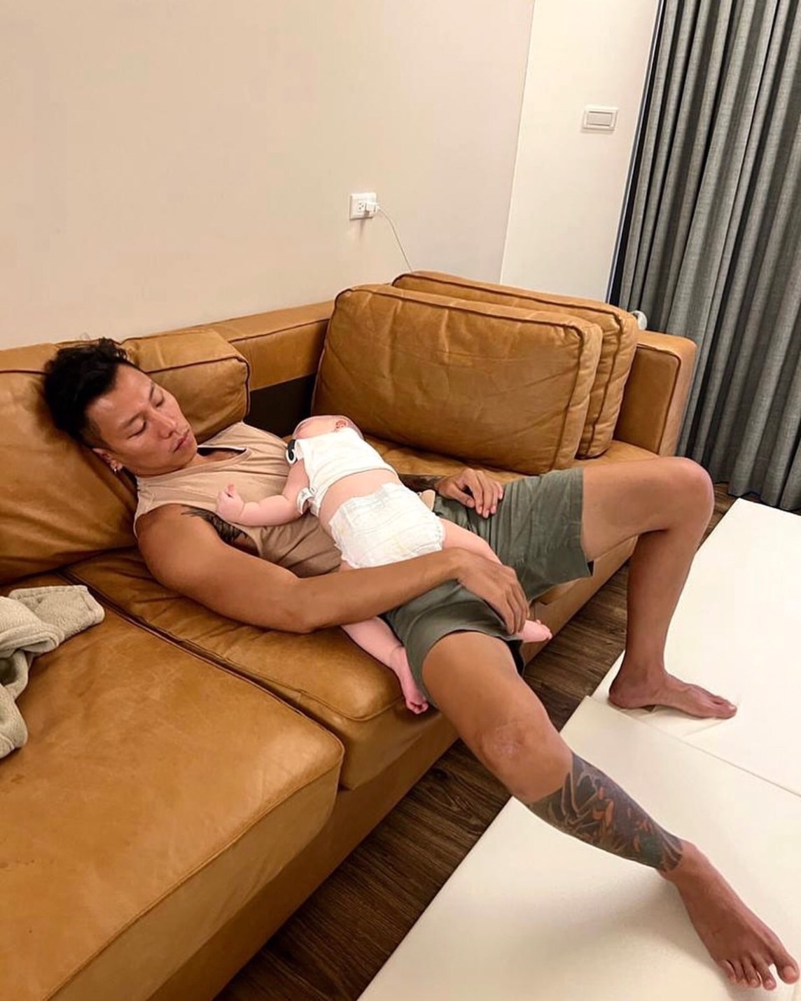 瘦子曝光帶娃照