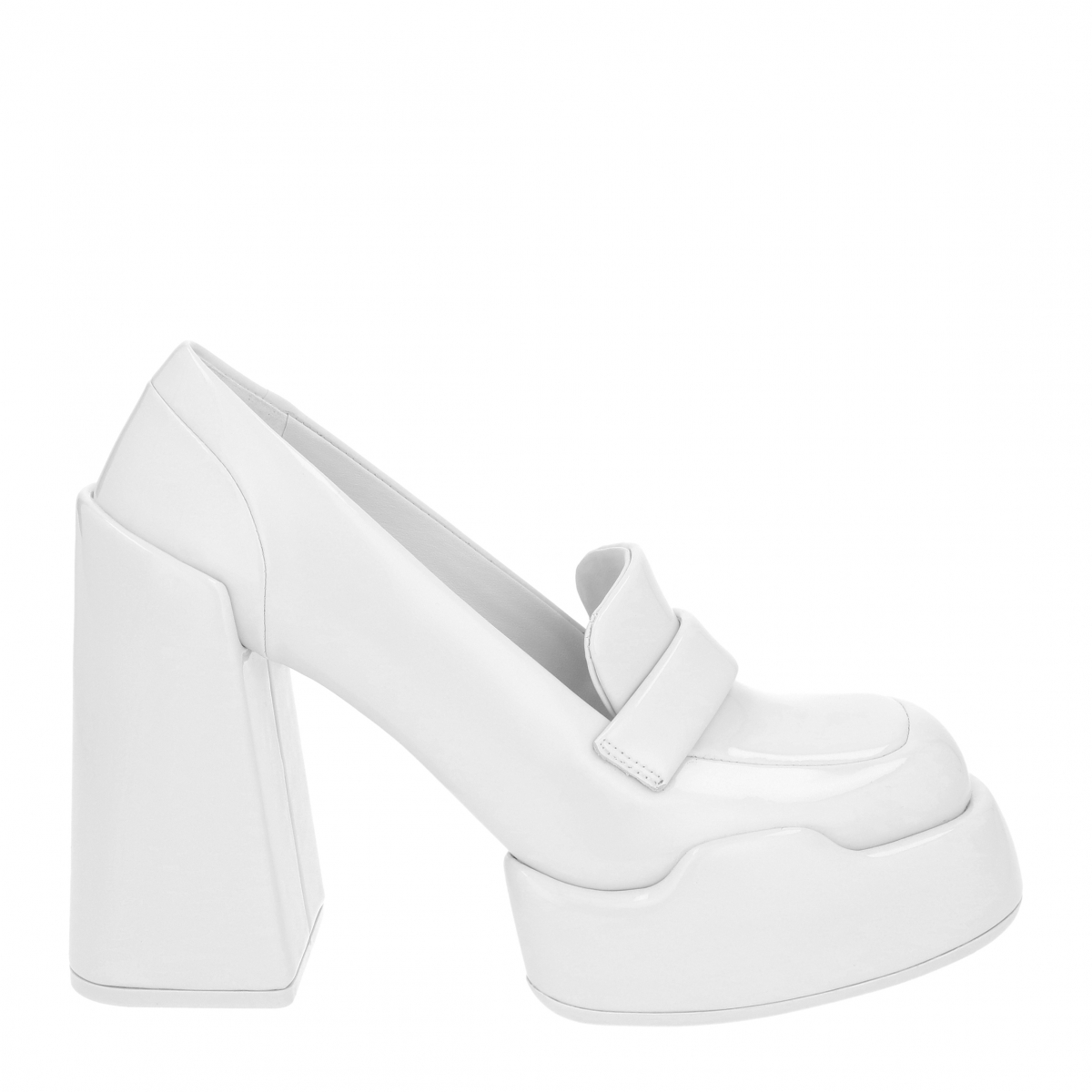 CHARLES & KEITH漆皮樂福跟鞋,NT$2,690