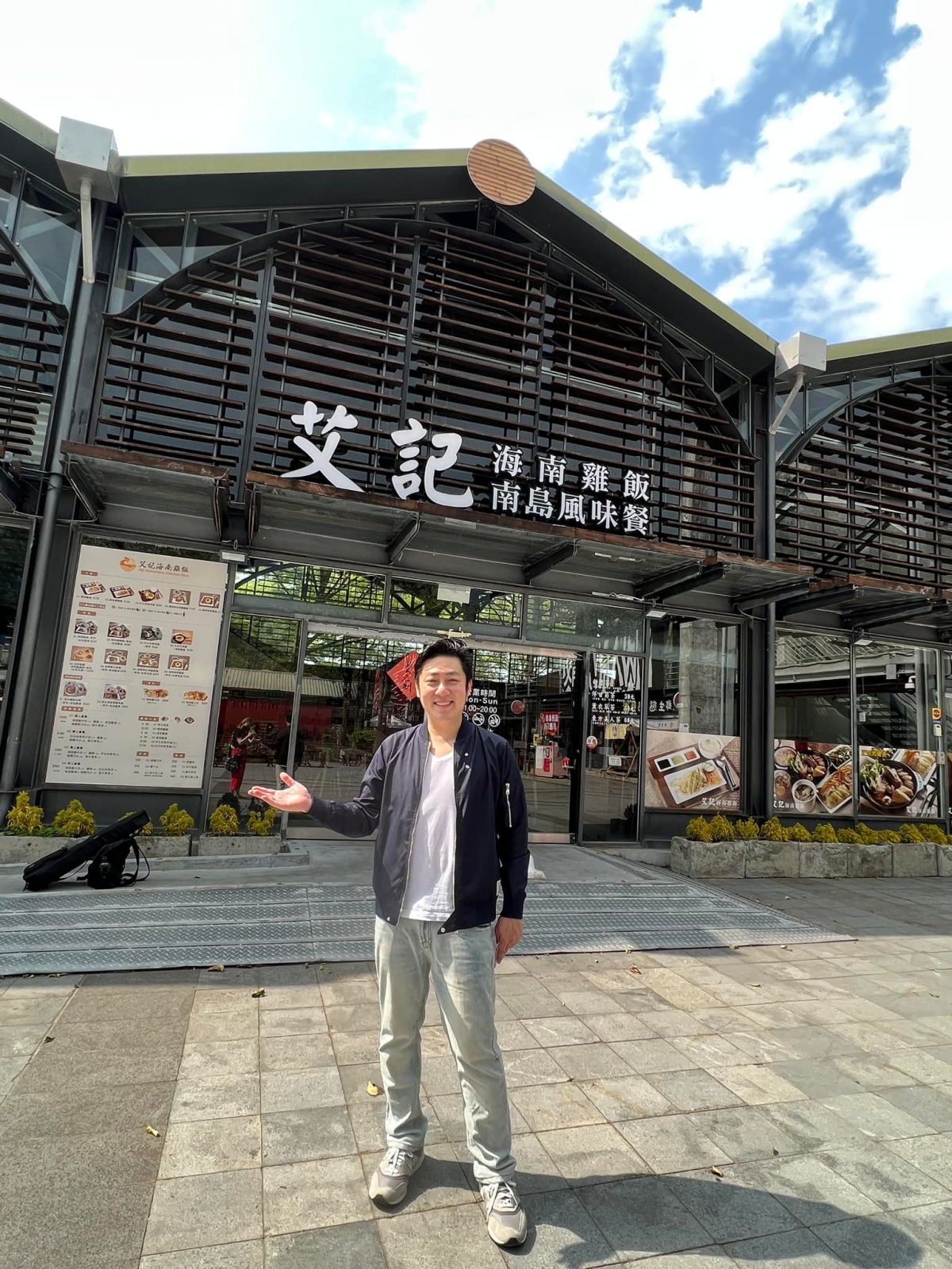 艾成堅持經營餐廳副業