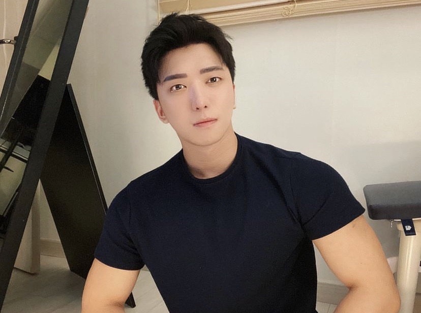 還沒整形失敗前的姜學斗