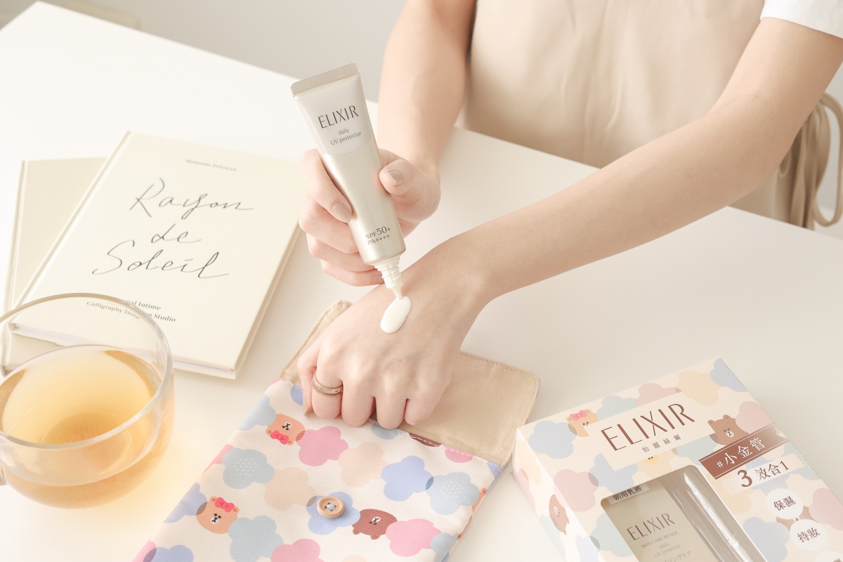 ELIXIR怡麗絲爾彈潤多效美肌乳SP+LINE FRIENDS 限定組合35ml,NT950