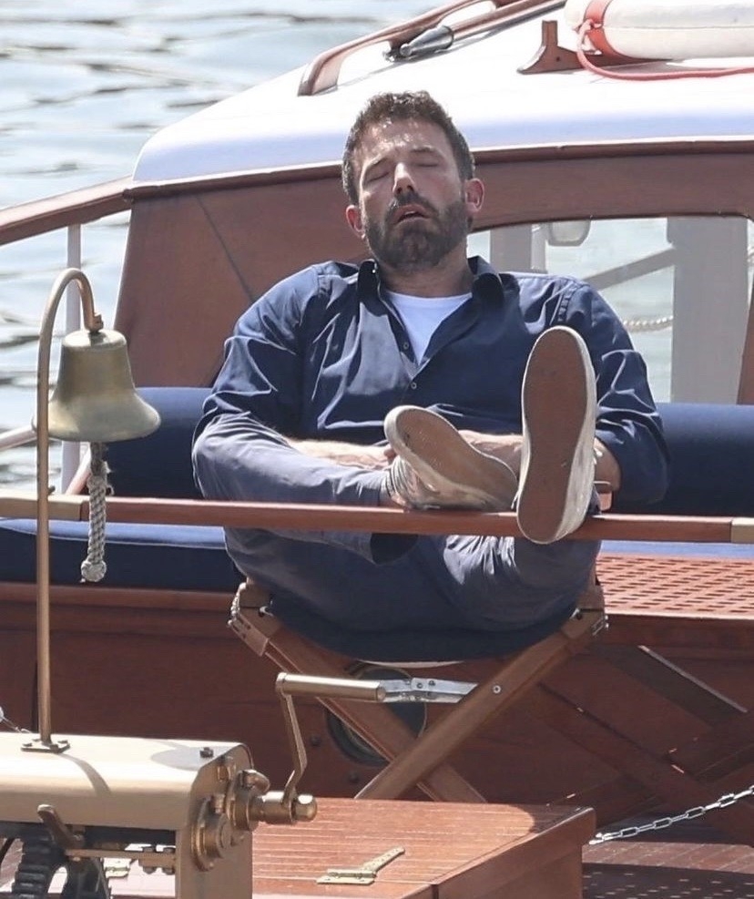 班在船上睡的超熟