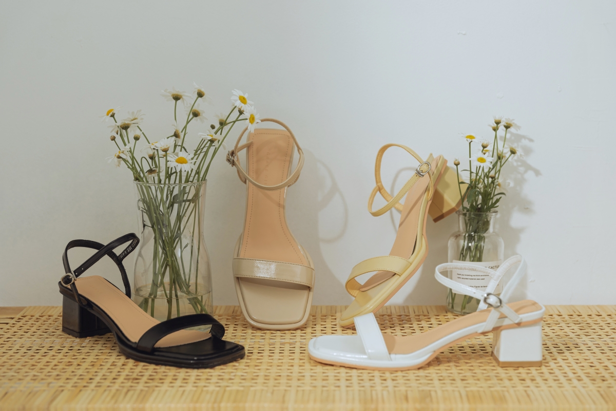 Grace Gift細帶粗跟涼鞋，NT$880
