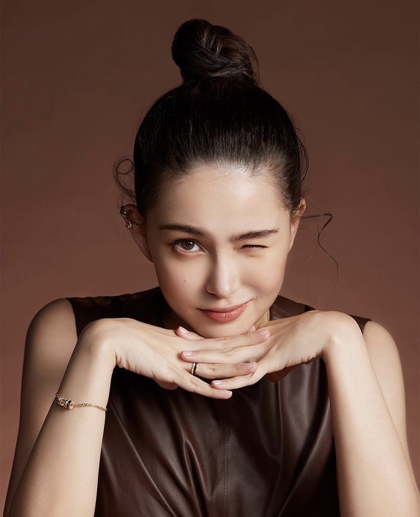 昆凌看起來還是超像少女