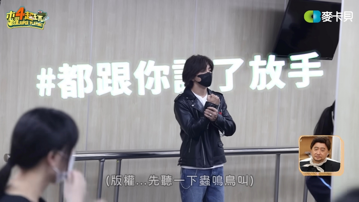 坤達變裝潛入校園