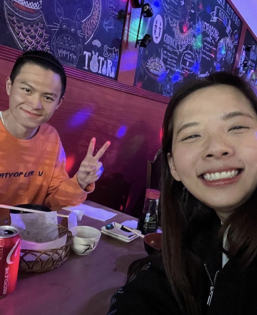 滴妹大方公開與男友查理的合照