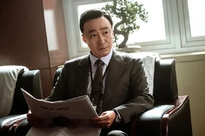 李聖旻飾演順陽財閥總裁「陳陽哲」