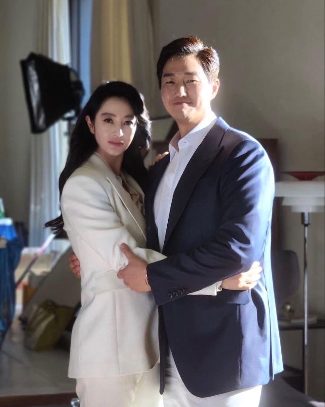 金憓秀美貌優雅，魔鬼身材和性感曲線亦為人所傾倒。