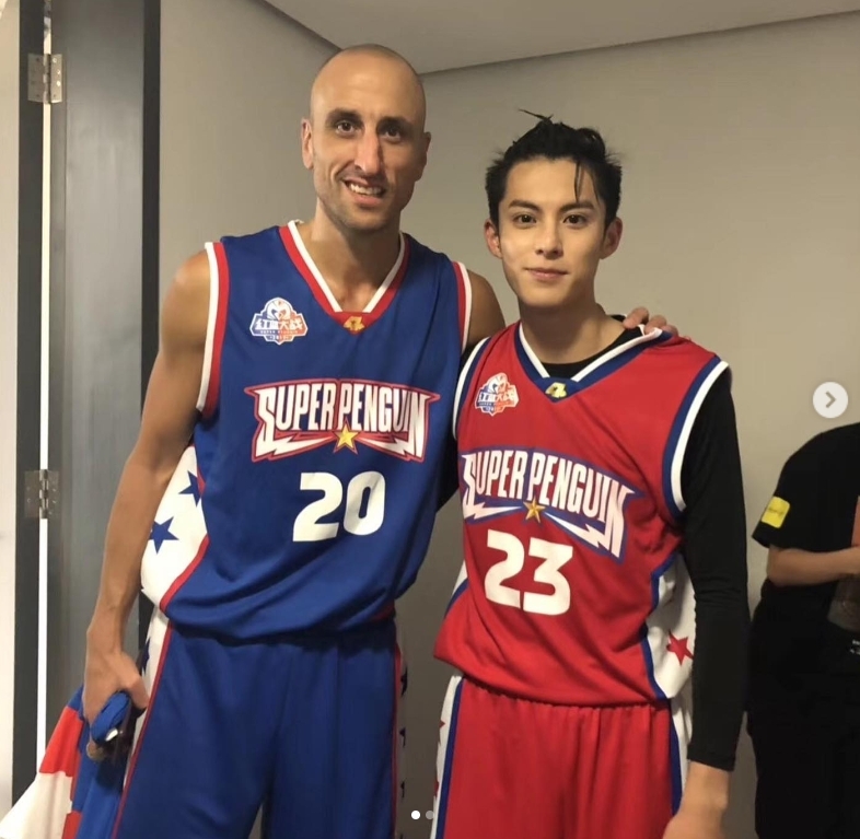 王鶴棣愛籃球成癡，對NBA球員如數家珍。