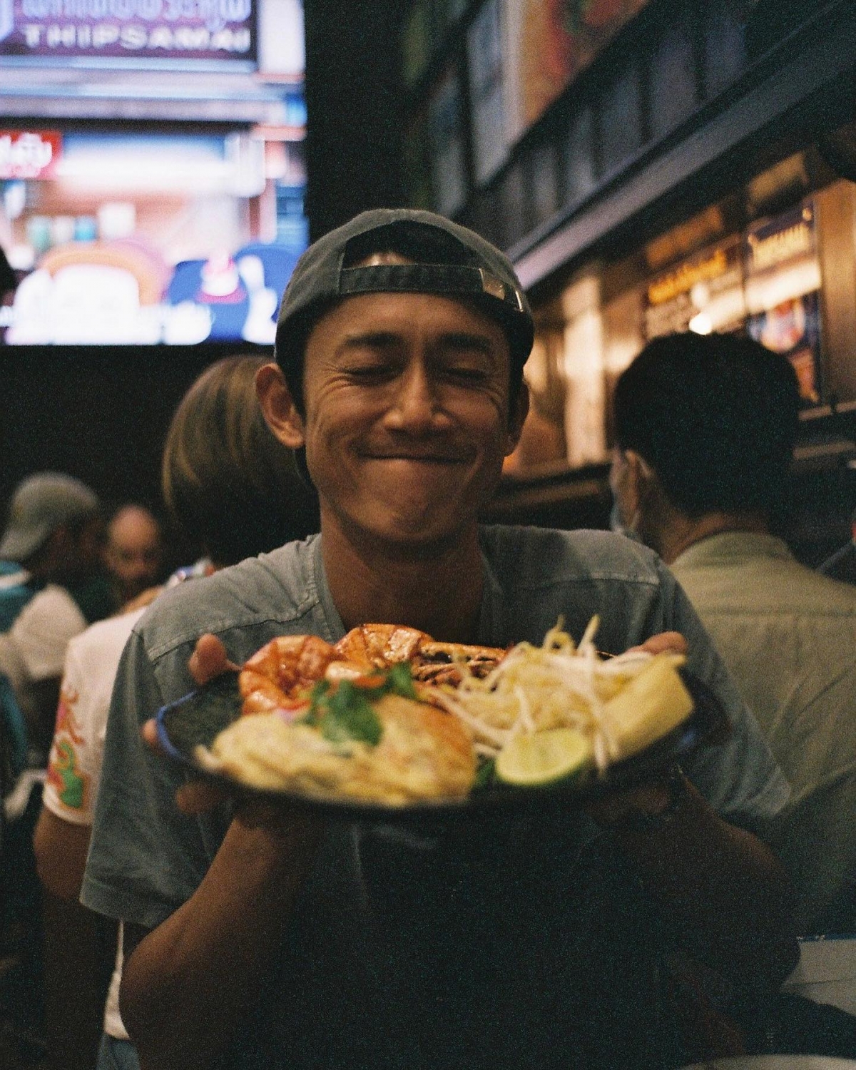 吳慷仁、邵雨薇近日到泰國旅遊