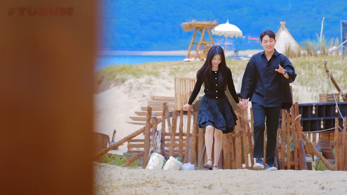 申芝燕、文世勳兩人互動散發甜蜜感