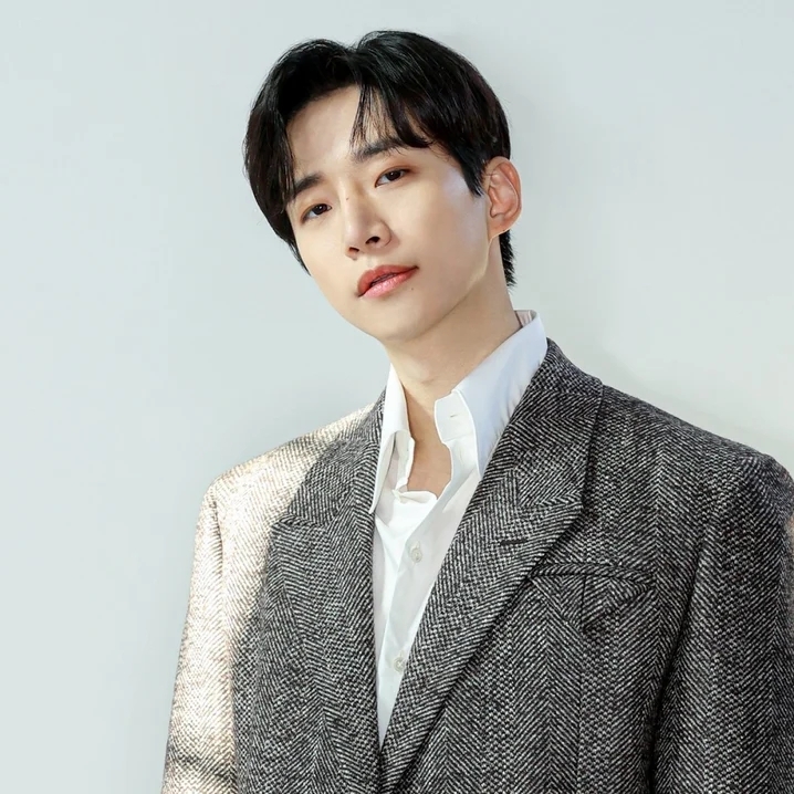 李俊昊飾演集團繼承者「具元」