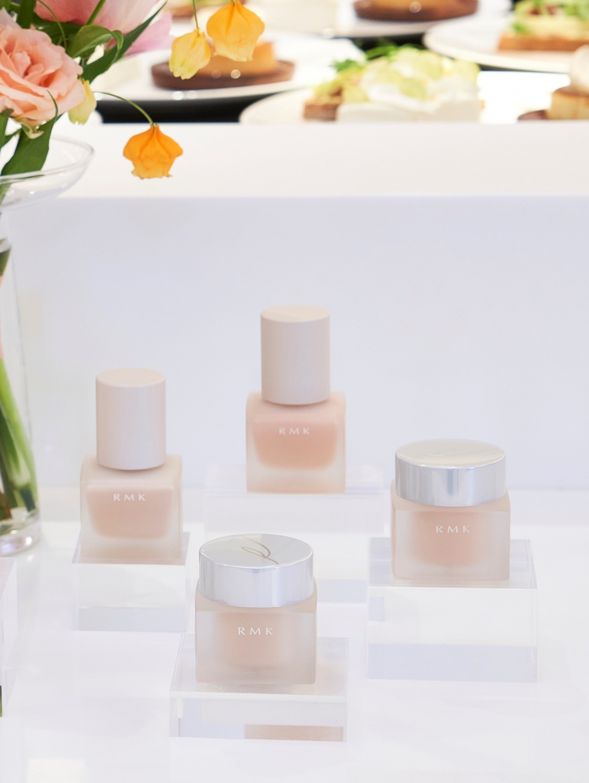 RMK 液狀粉霜 新2色 30ml NT$1,600/RMK 水凝美肌粉霜 新2色 30g NT$2,050 