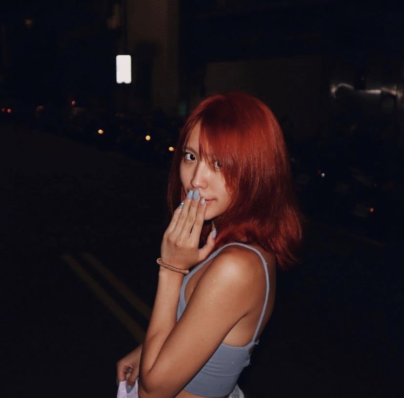 李芷婷素顏秀新髮色