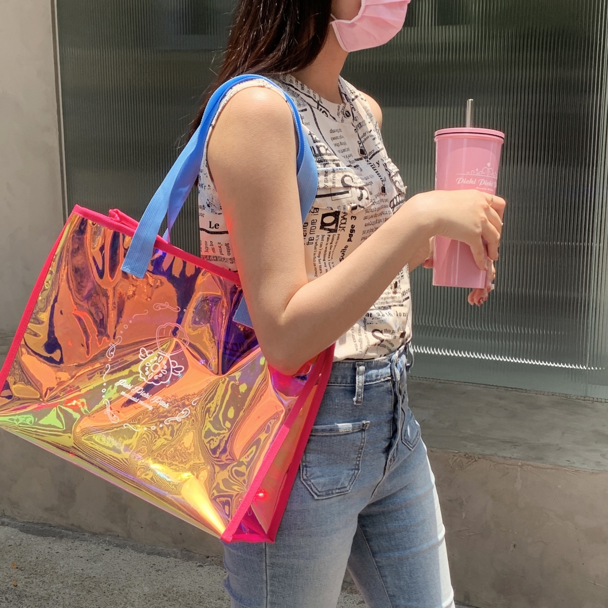 雷射會隨光影變幻