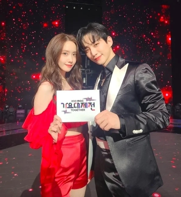 俊昊與潤娥曾在2021年《MBC歌謠大祭典》合作舞台