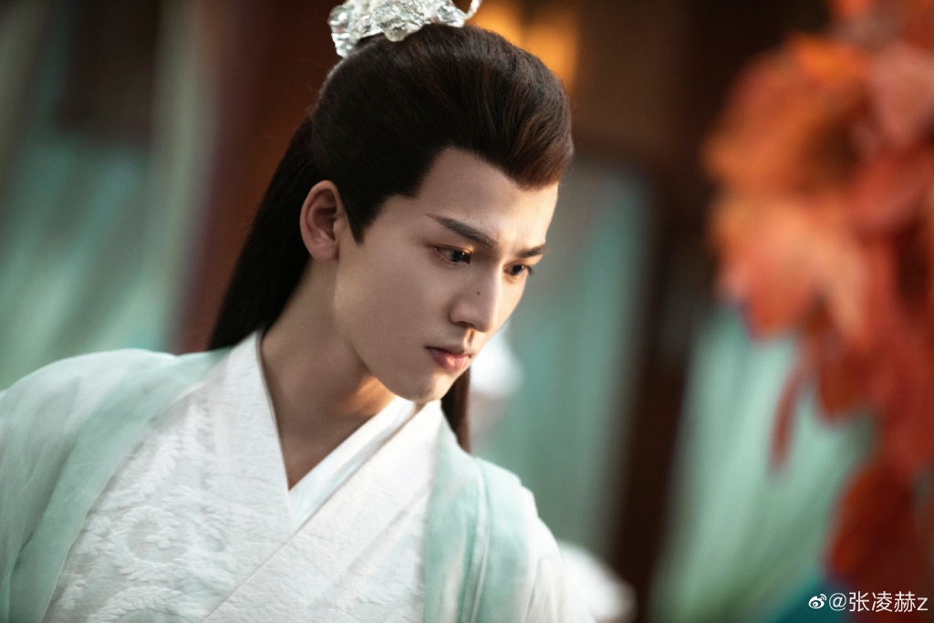 張凌赫是理工科直男,在校園時期就是目光焦點。