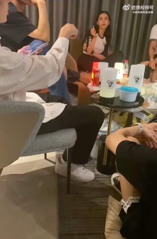 Angelababy抽菸影片露出