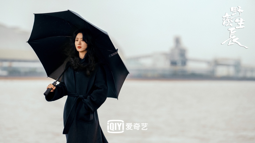 趙麗穎挑戰90年代復古扮相，展現熟齡美。