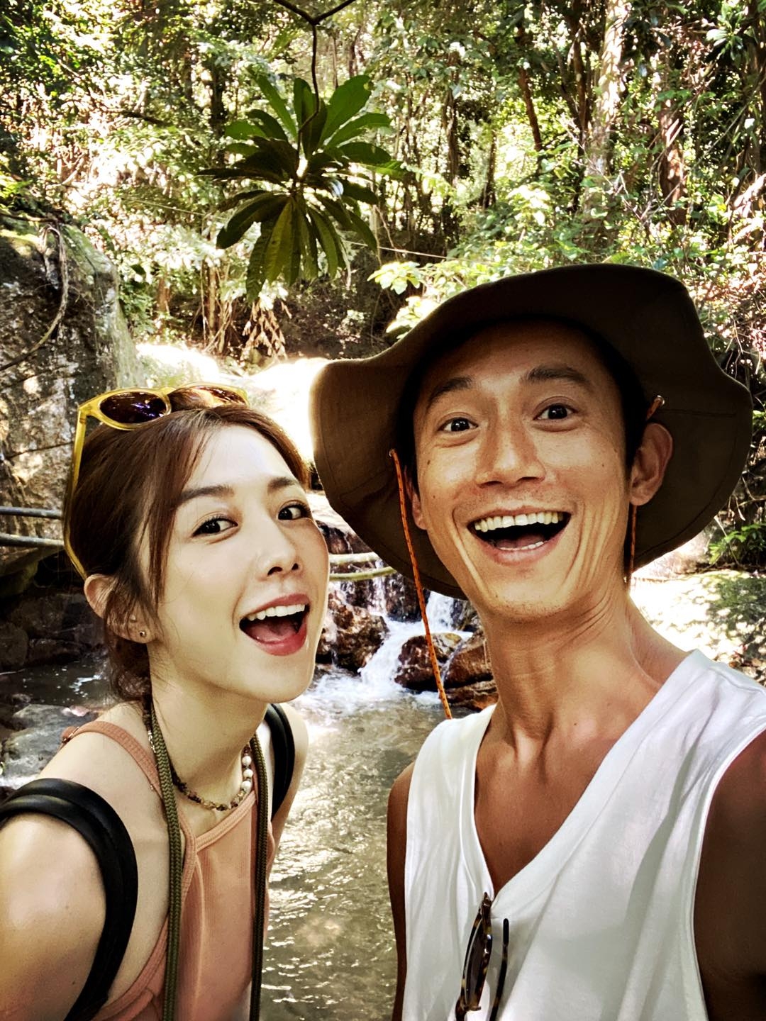 吳慷仁、邵雨薇一同到泰國旅遊