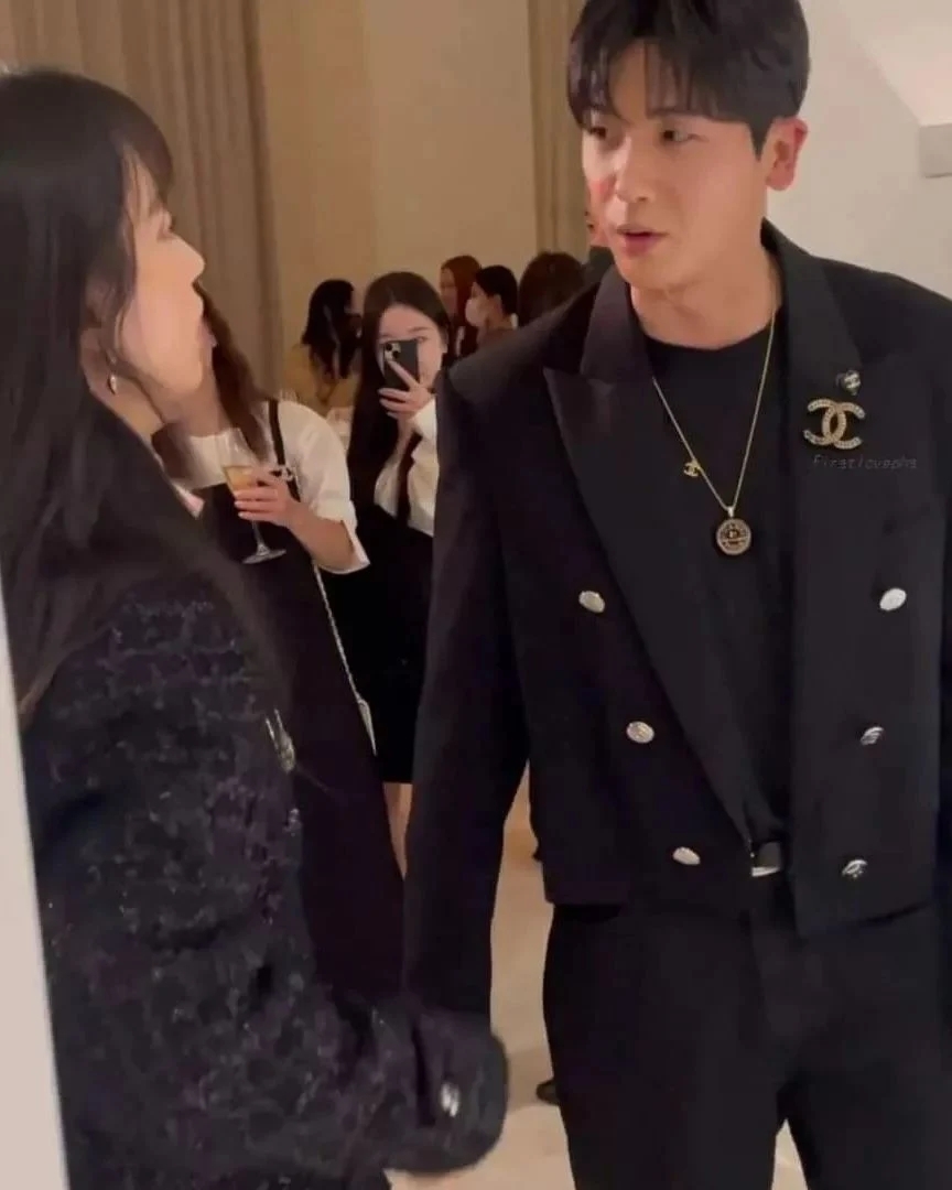 韓孝周、朴炯植同框出席品牌開幕會