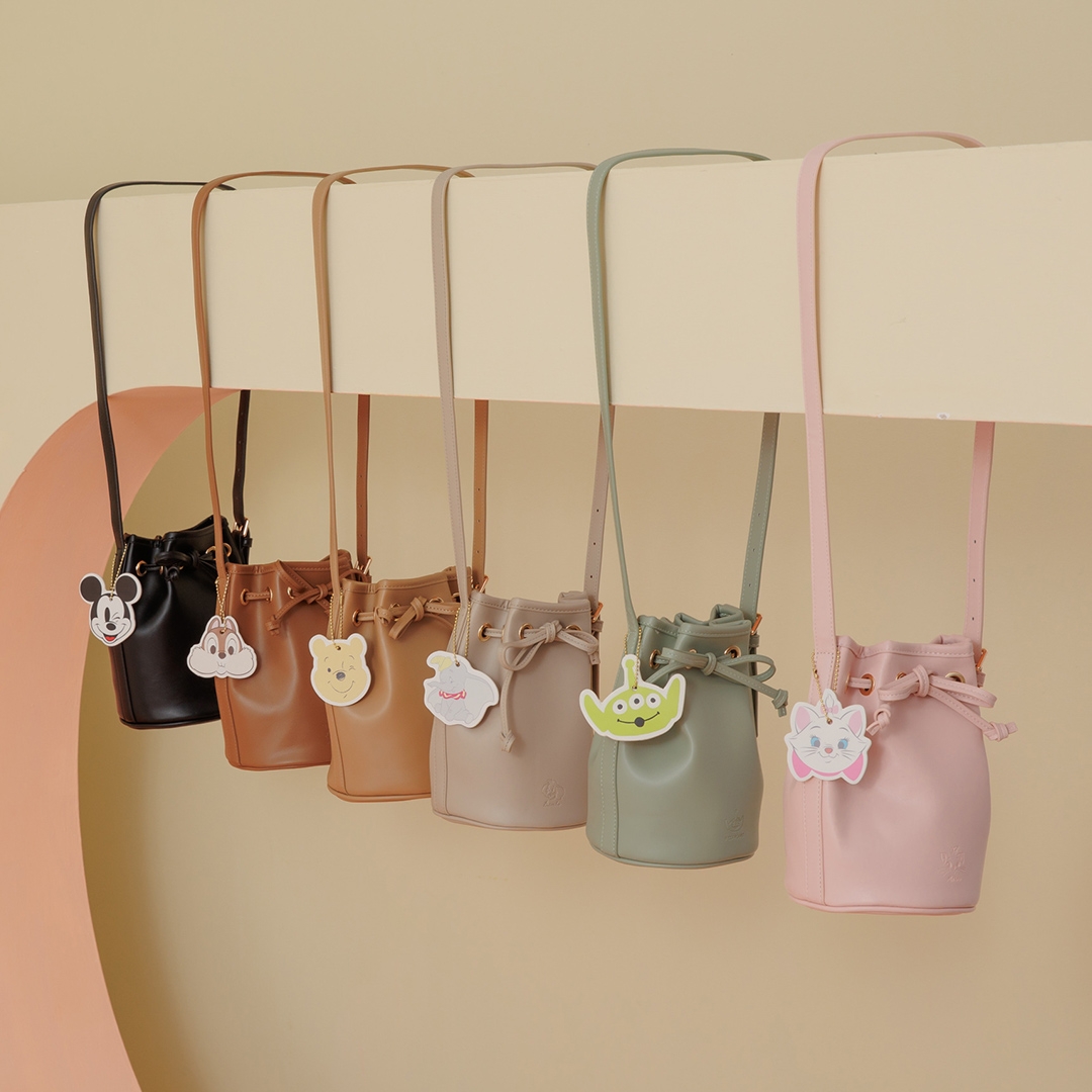 Grace Gift迪士尼抽繩水桶包，NT$1,099，特價NT$899