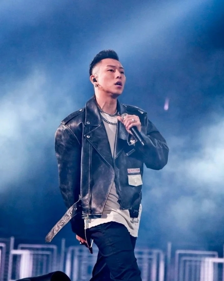 瘦子老婆生下女兒