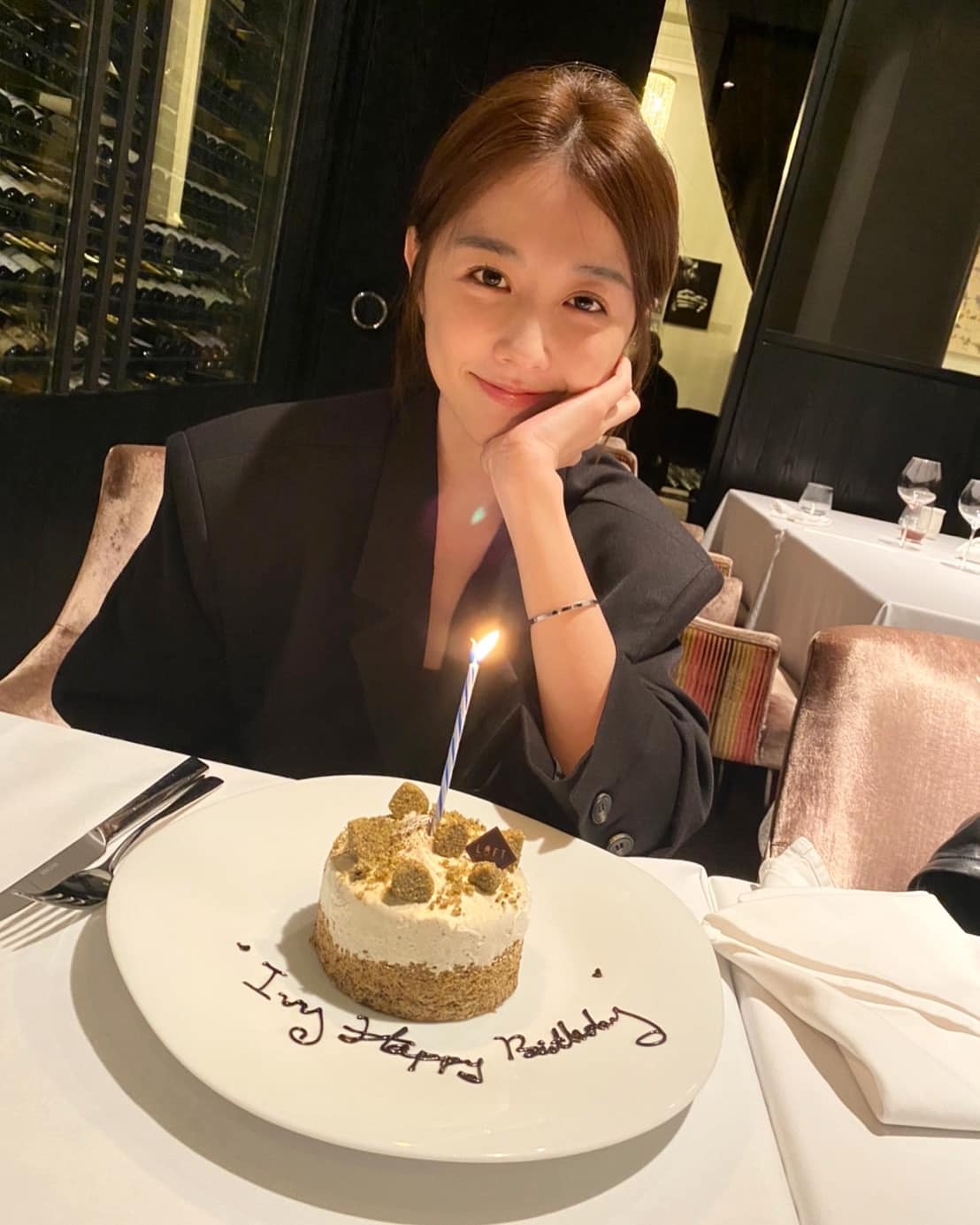 回國後邵雨薇喜迎33歲生日