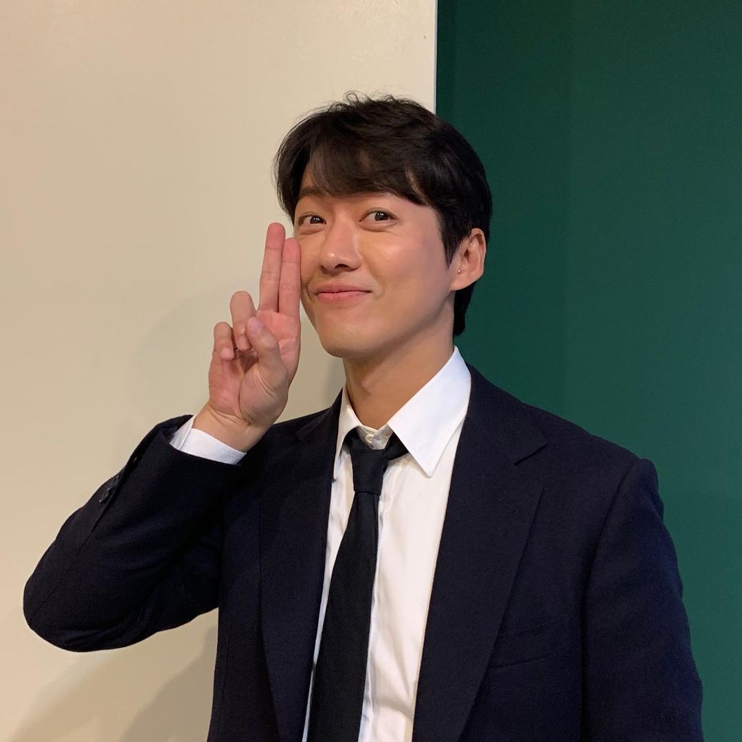 南宮珉大方放閃秦雅凜