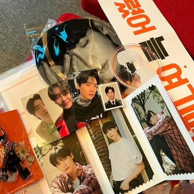 李鍾碩直接送粉絲見面會的周邊商品