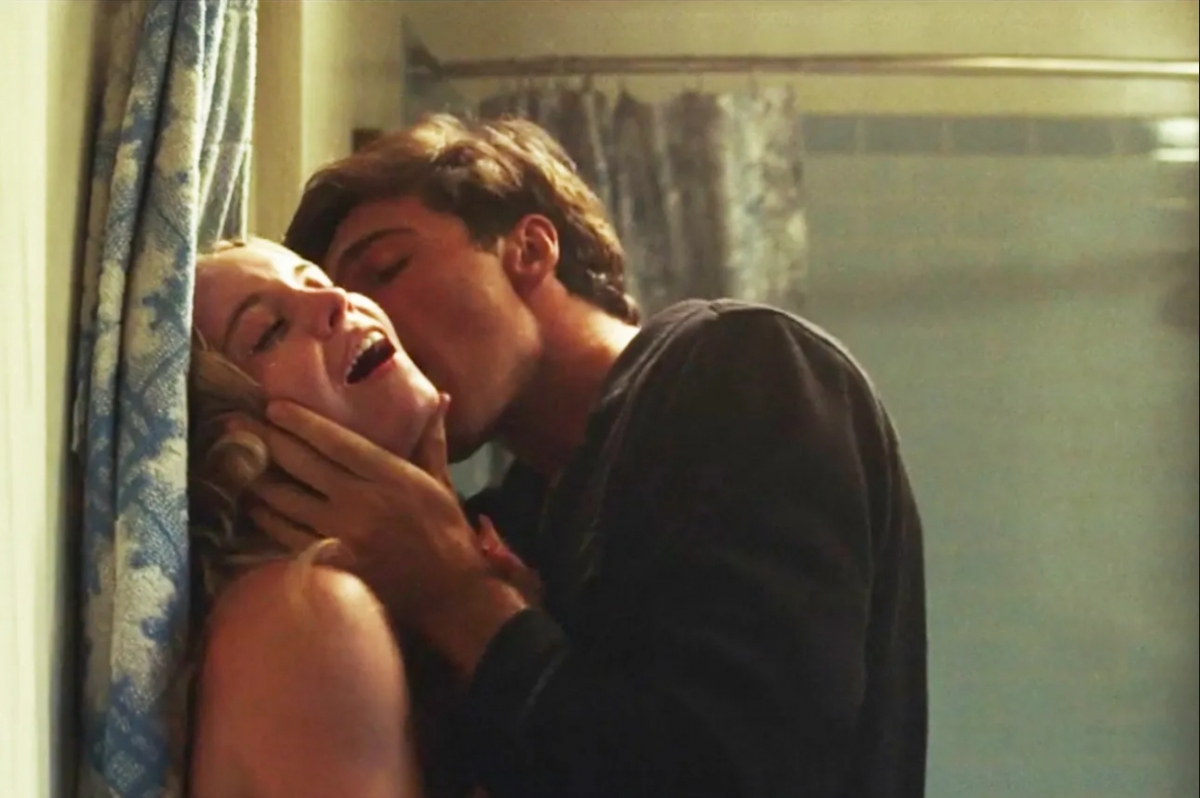 《高校十八禁》有許多親熱鏡頭