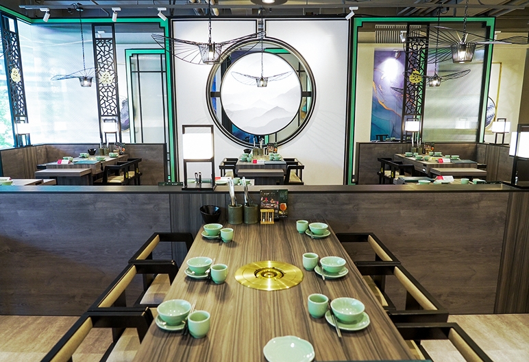 青花驕桃園同德店用餐空間