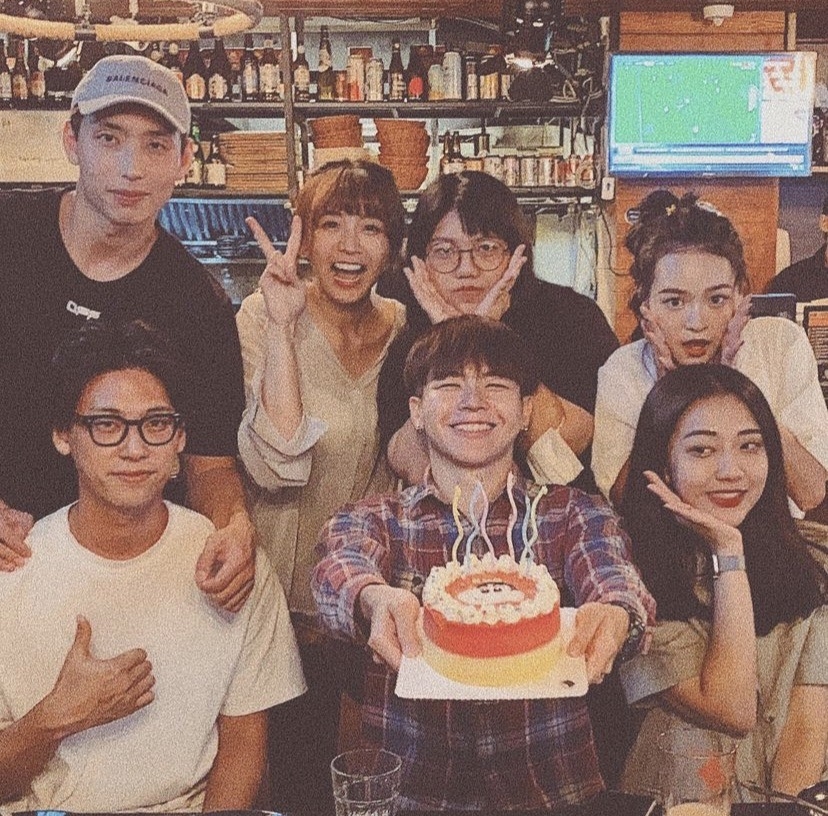 語謙幫好友慶生Tim也到場