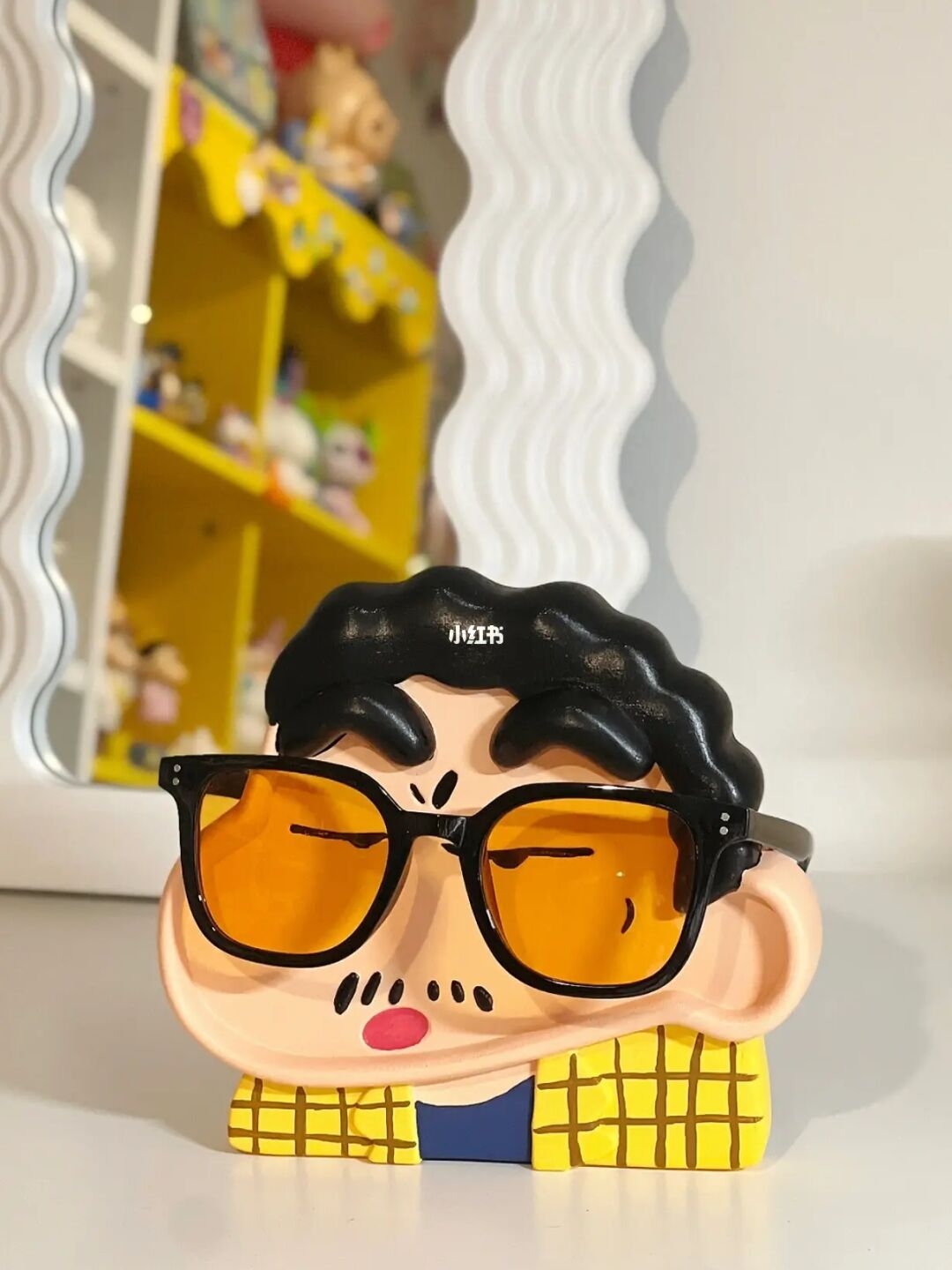 蠟筆小新眼鏡展示架