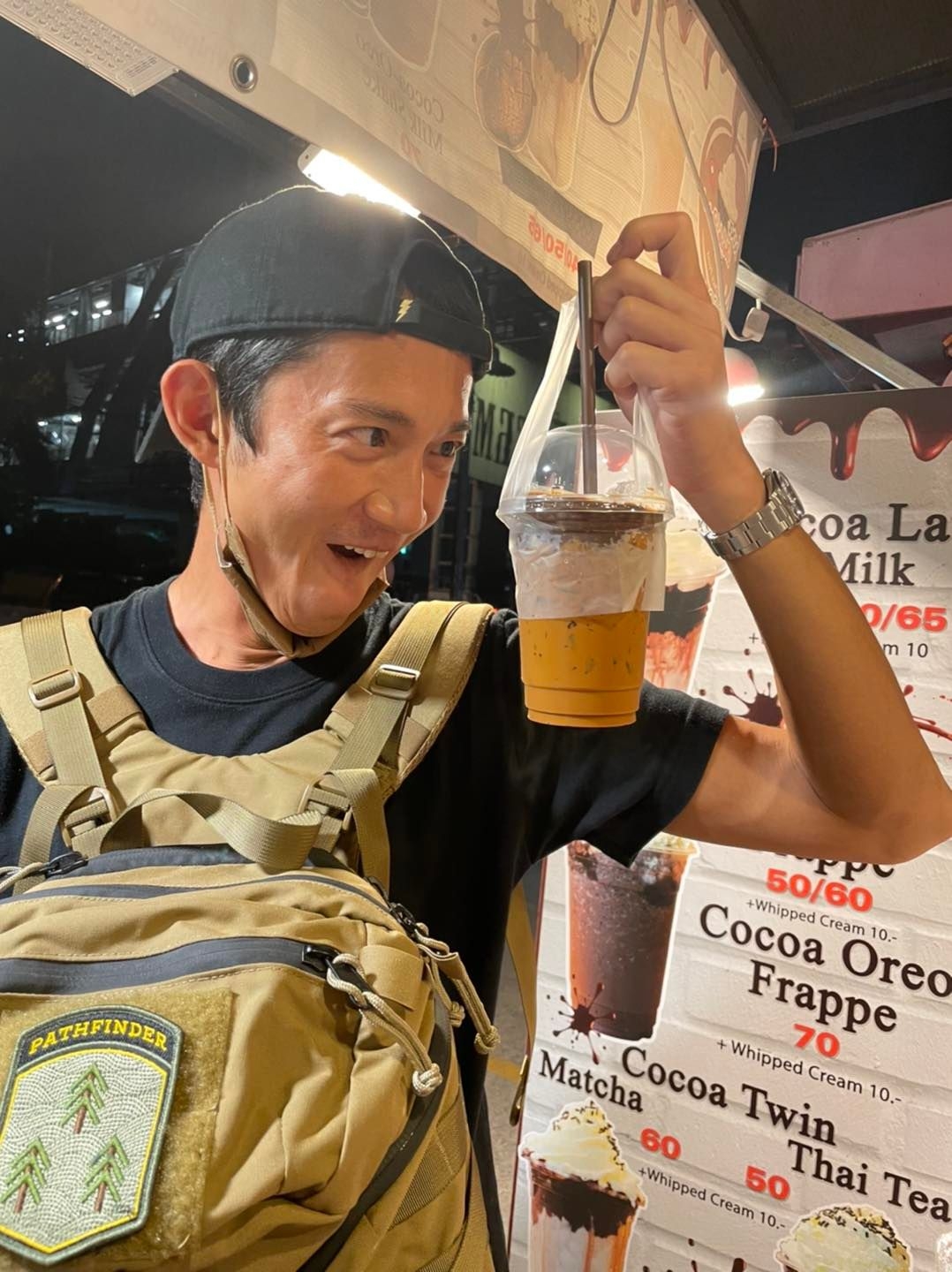 吳慷仁、邵雨薇近日到泰國旅遊