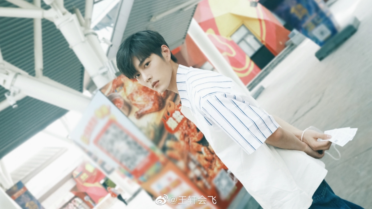 王軒時裝照也俊俏出眾