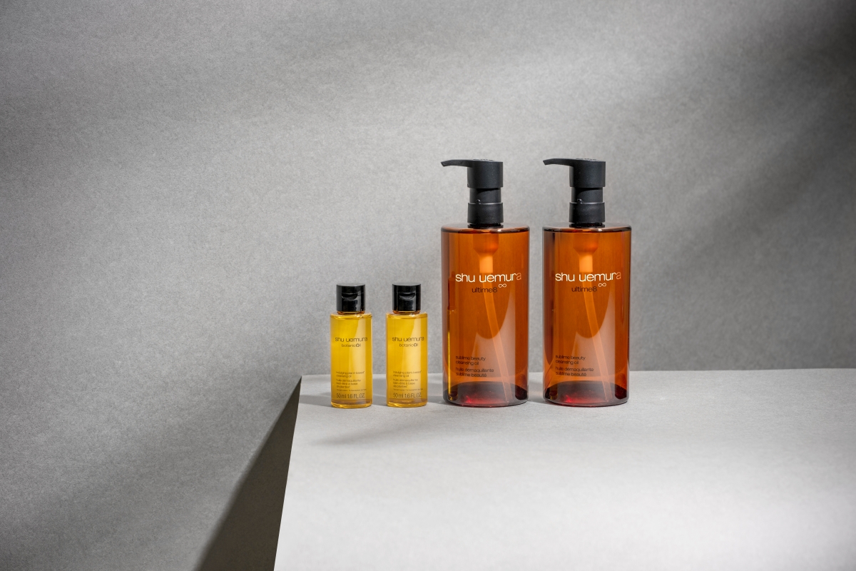 植村秀 預購限定金萃潔顏雙油組 原價NT$8,366 特惠價NT$6,100 卡友價NT$5,490(66折)