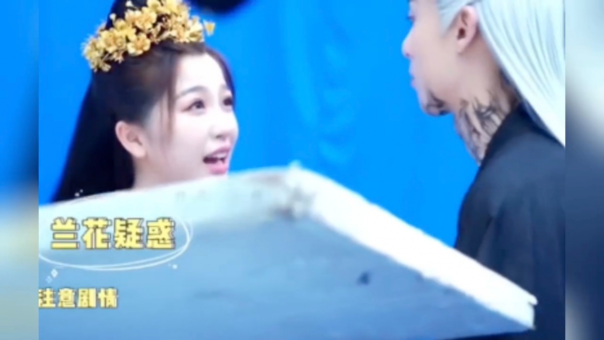 粉絲見面會上曝光吻戲花絮