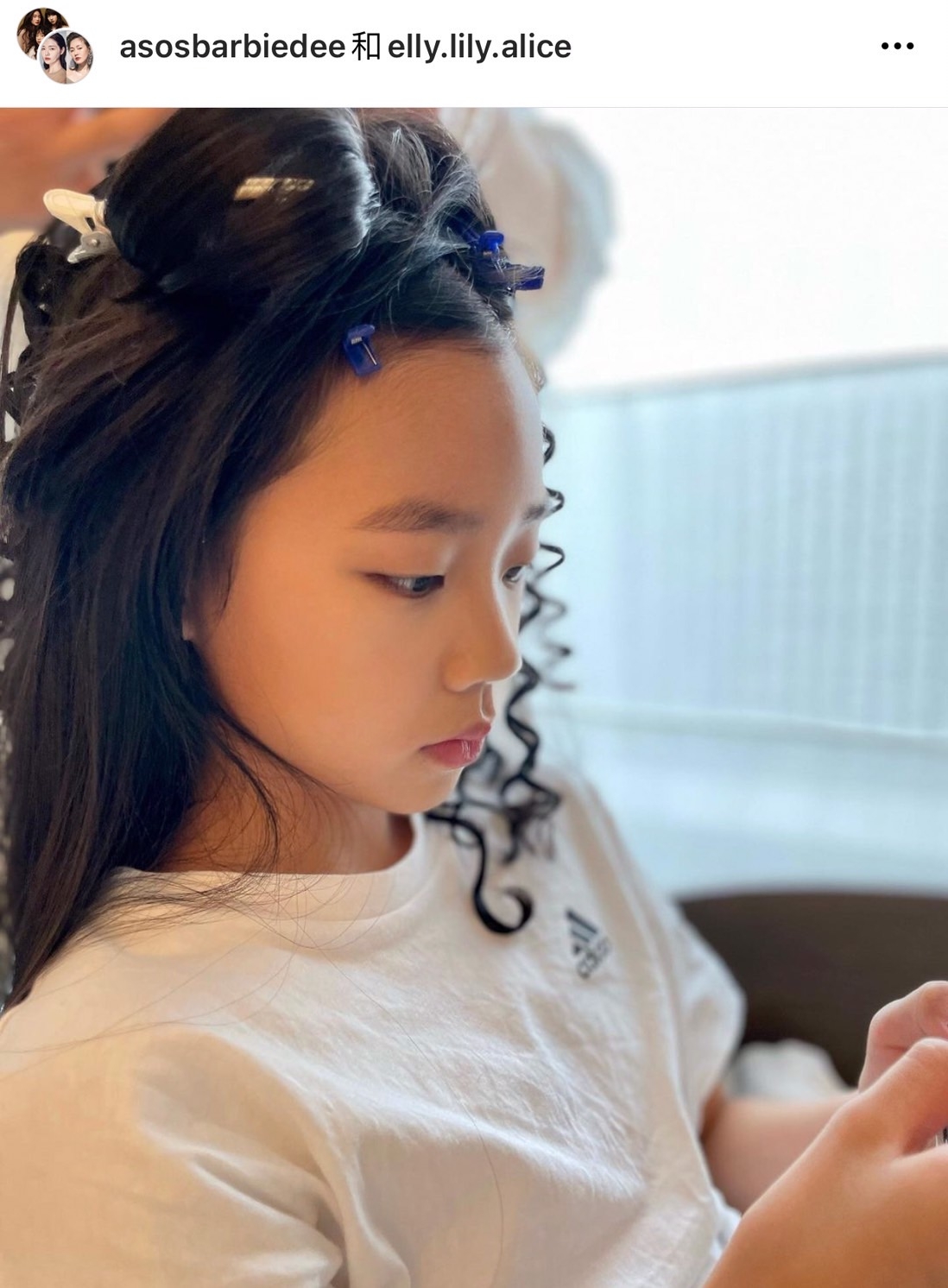 許老三側臉已經是小美女