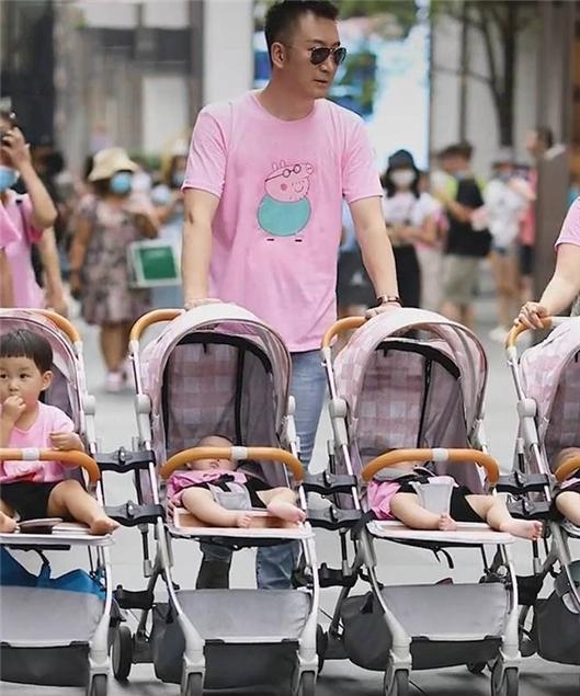 爸爸看起來也相當有個性