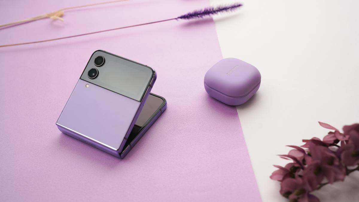 日常小邊開箱Galaxy Z Flip4精靈紫實體照片