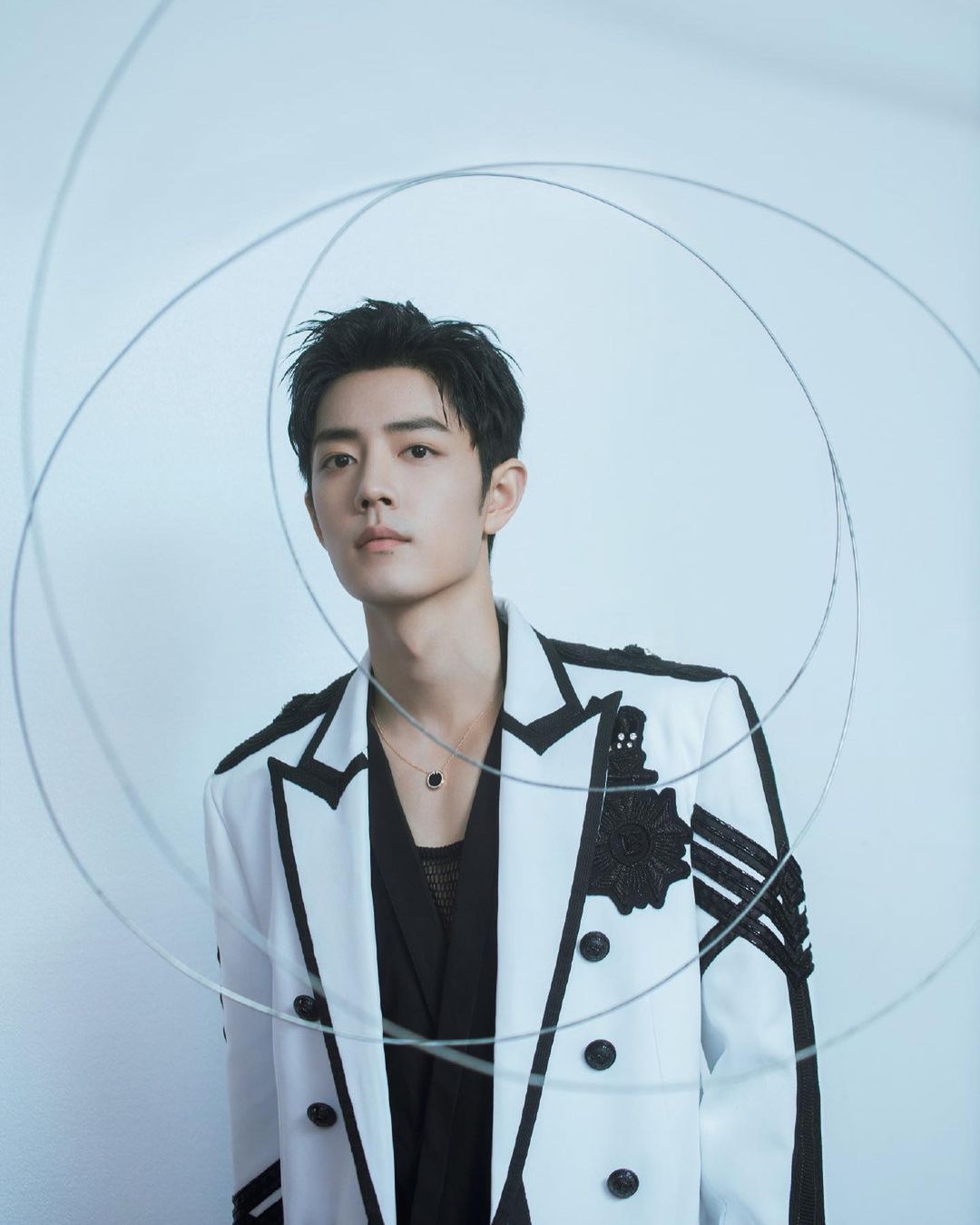 肖戰的造型宜古宜今，無論怎麼樣裝扮都是無可挑剔的大帥哥。