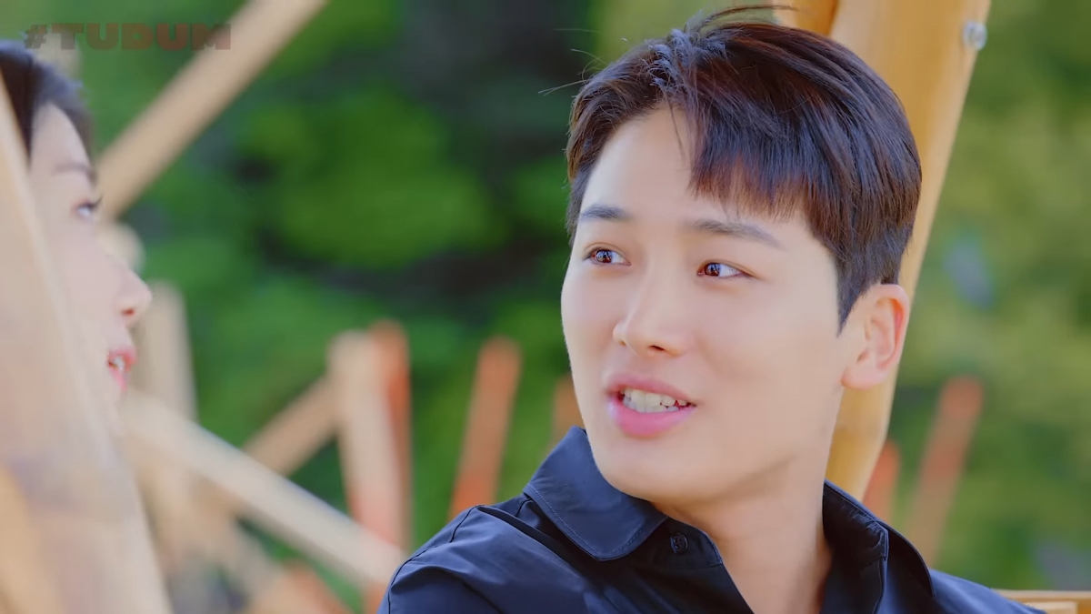 申芝燕、文世勳兩人互動散發甜蜜感