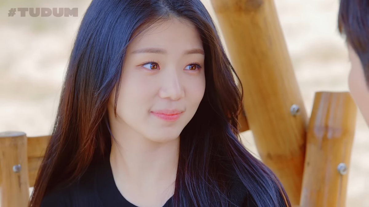 申芝燕、文世勳兩人互動散發甜蜜感