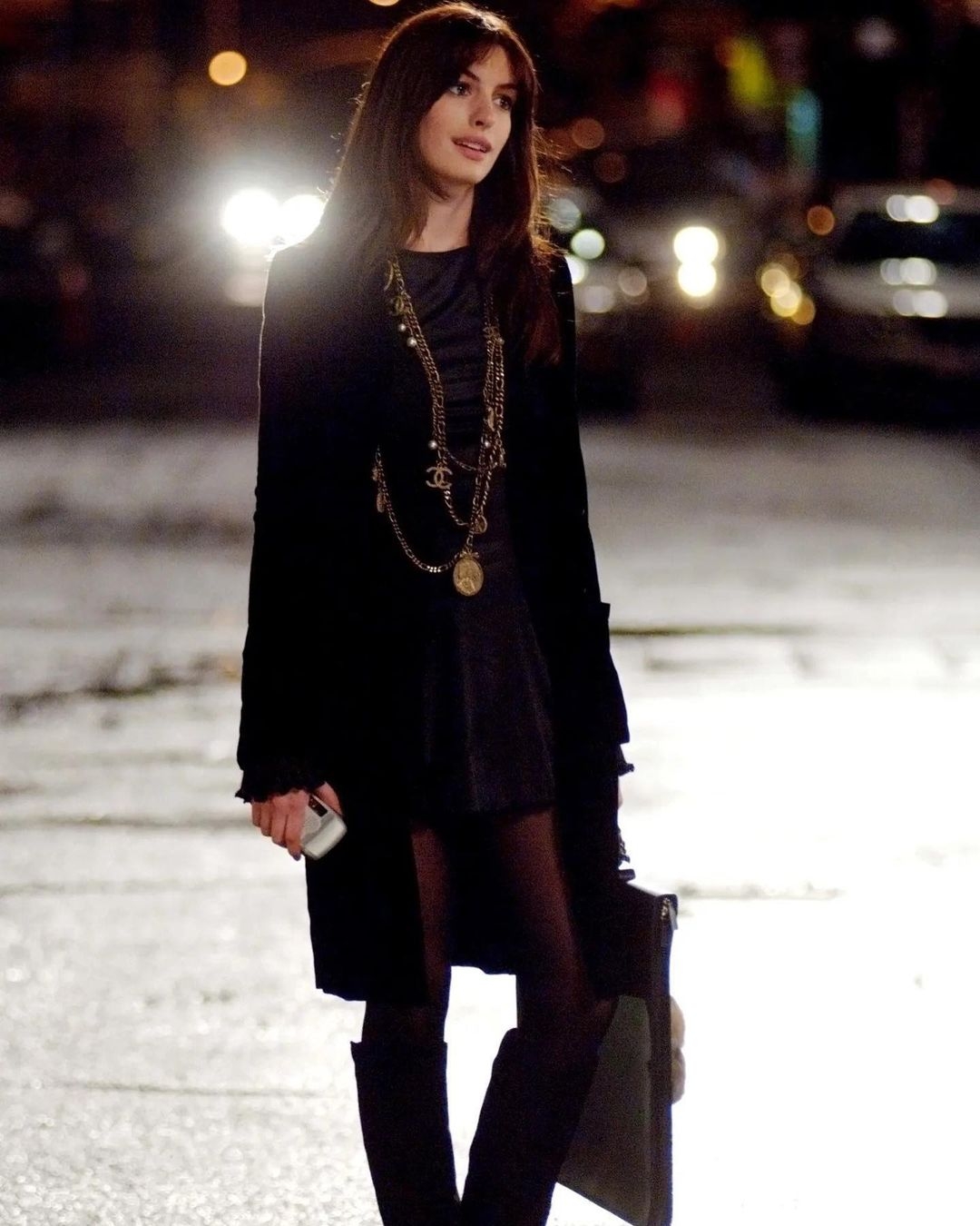 2006年時安海瑟薇出演《穿著Prada的惡魔》