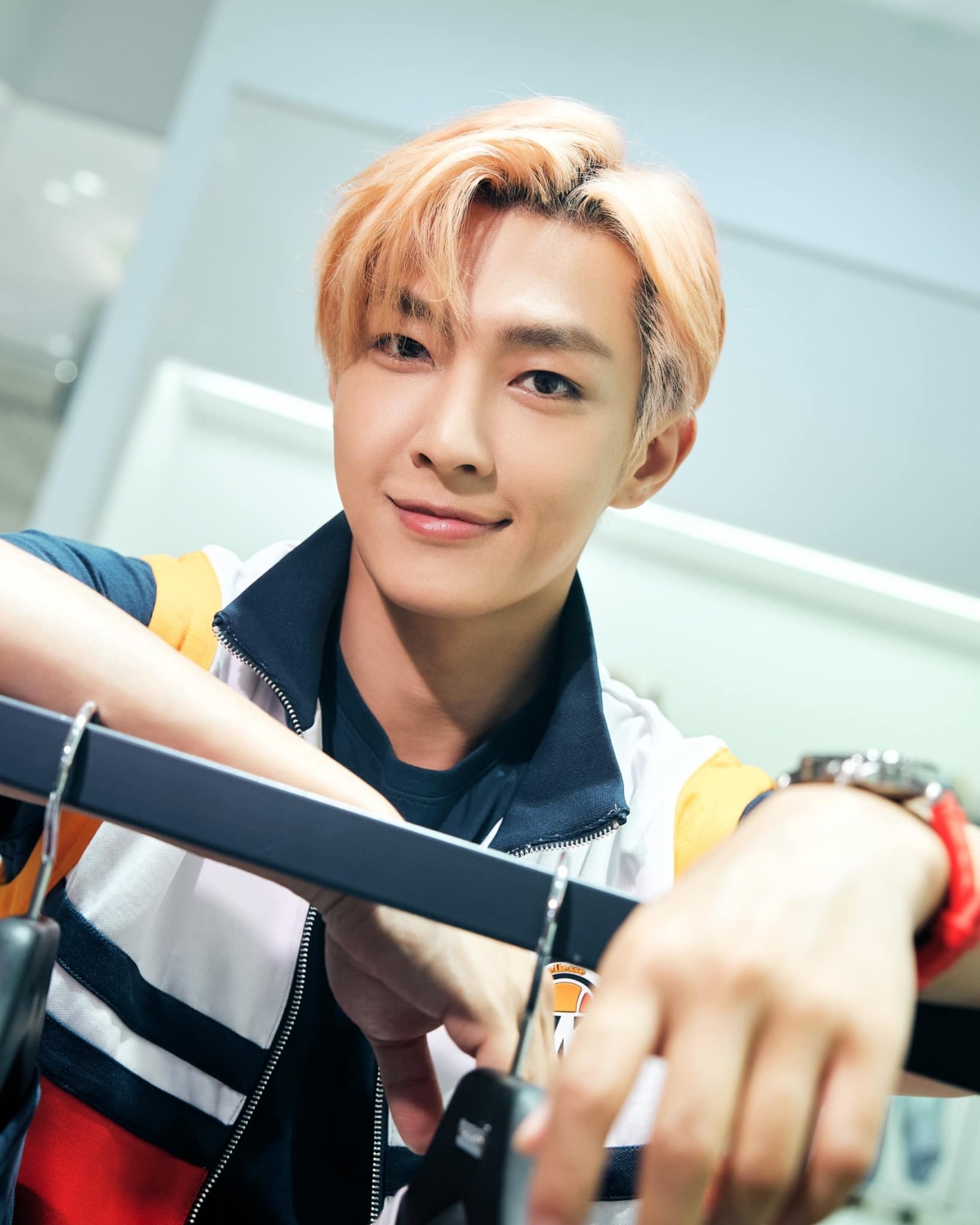 炎亞綸從偶像歌手跨界到主持人、連續劇演員