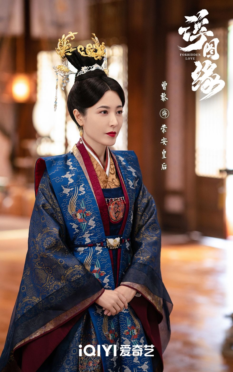 曾黎年輕時也是出名的古裝美人,年紀漸長仍保有優雅韻味。