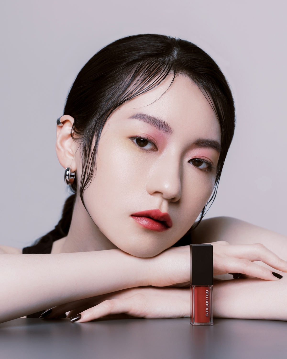 植村秀 無色限奶油緞光唇釉#BG930,NT$1,200