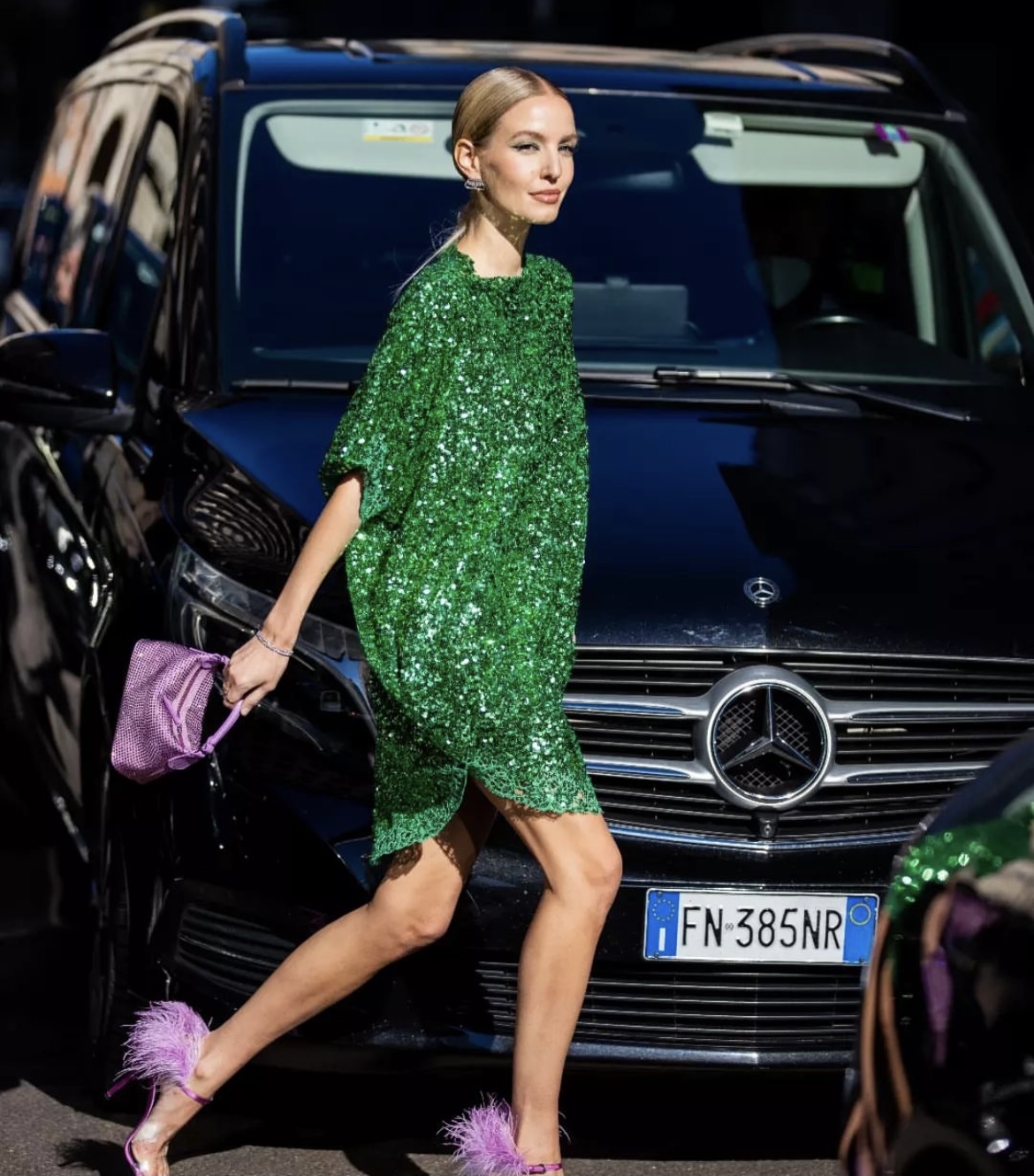 Leonie 於巴黎時裝週街拍照